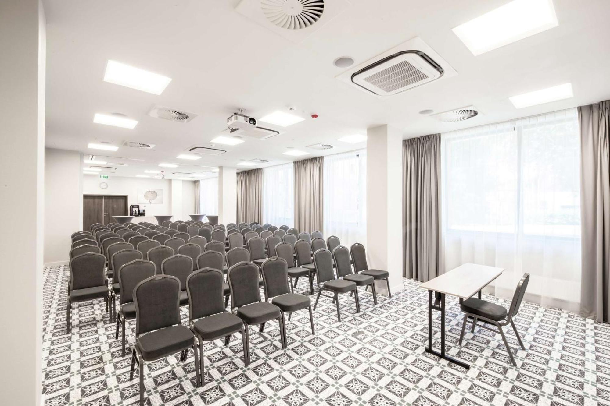Hampton By Hilton Oswiecim Exterior photo